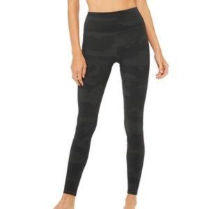 ALO YOGA • High-Waist Black Camo Vapor Legging